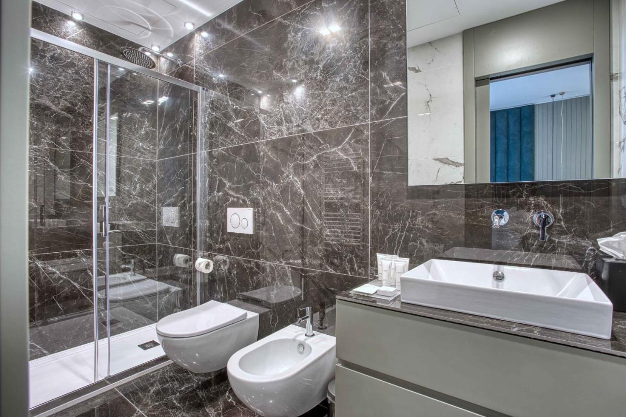 Le Suite Del Corso The Smart Boutique Aparthotel By Ospitami Milan Bagian luar foto