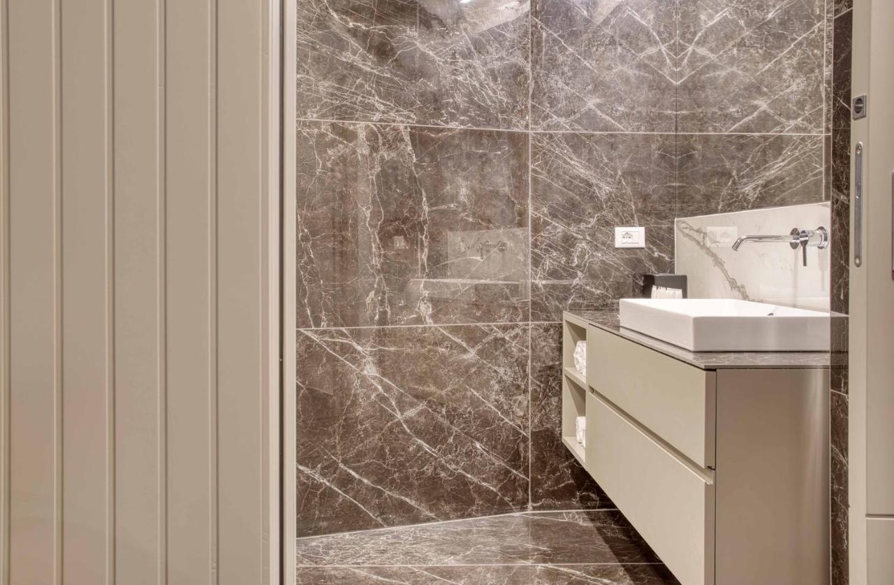Le Suite Del Corso The Smart Boutique Aparthotel By Ospitami Milan Bagian luar foto