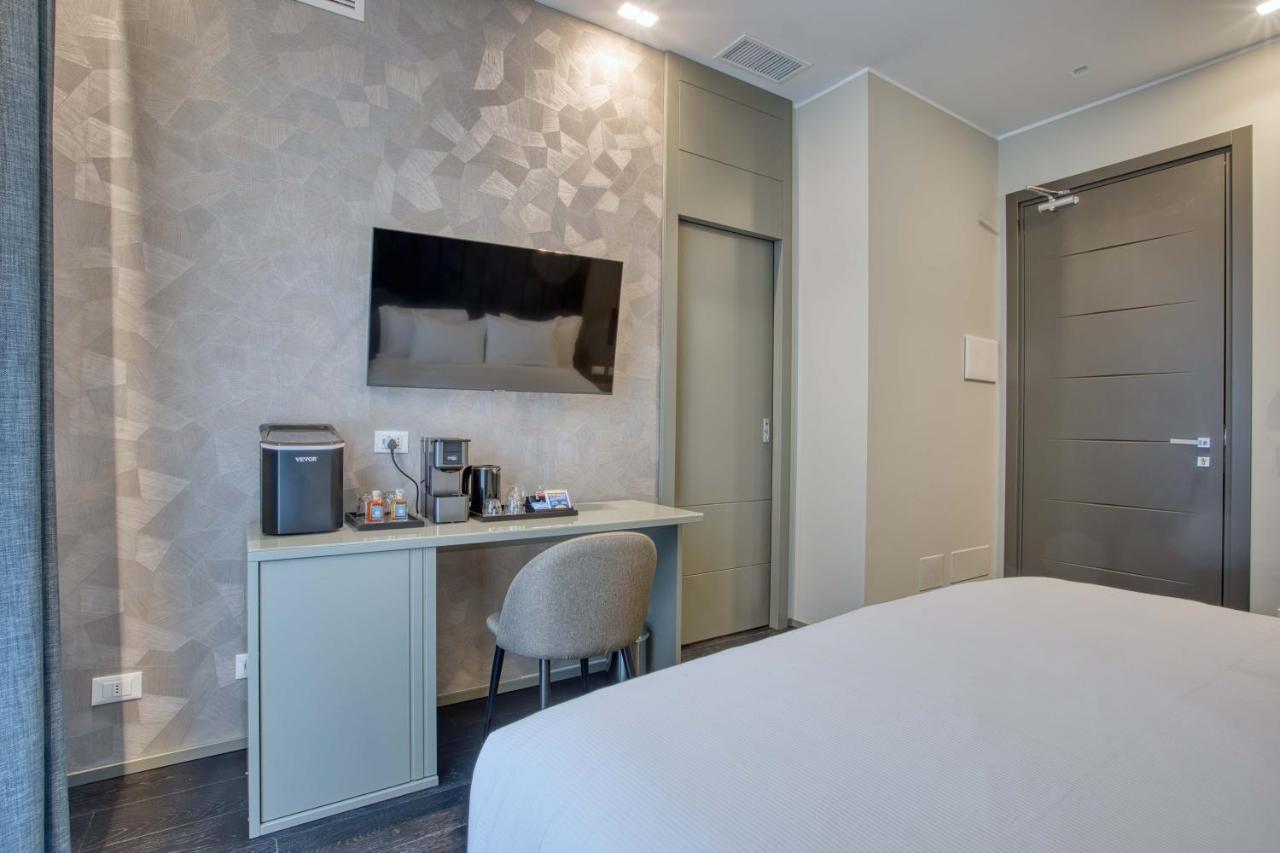 Le Suite Del Corso The Smart Boutique Aparthotel By Ospitami Milan Bagian luar foto