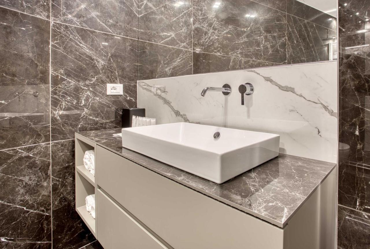 Le Suite Del Corso The Smart Boutique Aparthotel By Ospitami Milan Bagian luar foto