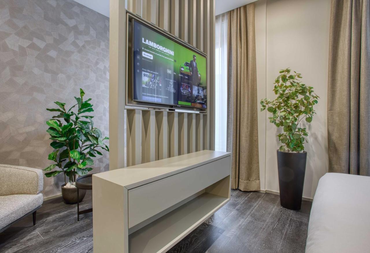 Le Suite Del Corso The Smart Boutique Aparthotel By Ospitami Milan Bagian luar foto